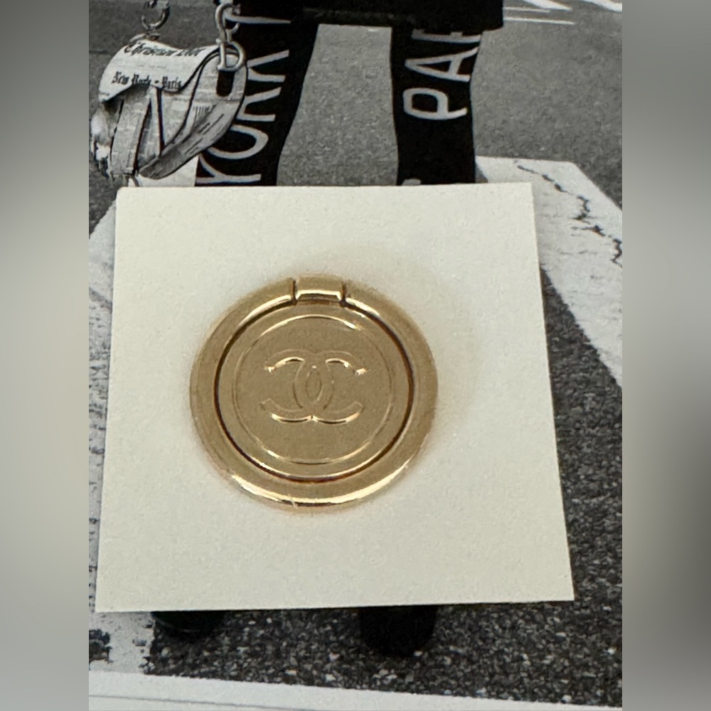 CHANEL Beauty Beaute Gold Phone Finger Ring Holder - Picture 3 of 8